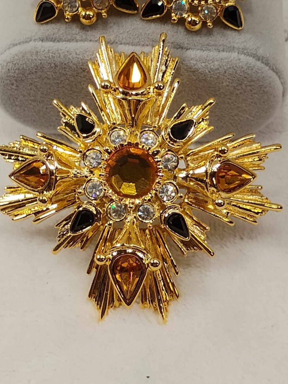Vintage Joan Rivers Maltese Cross Rhinestone Brooch & Clip On Earrings LOT - Picture 6 of 11
